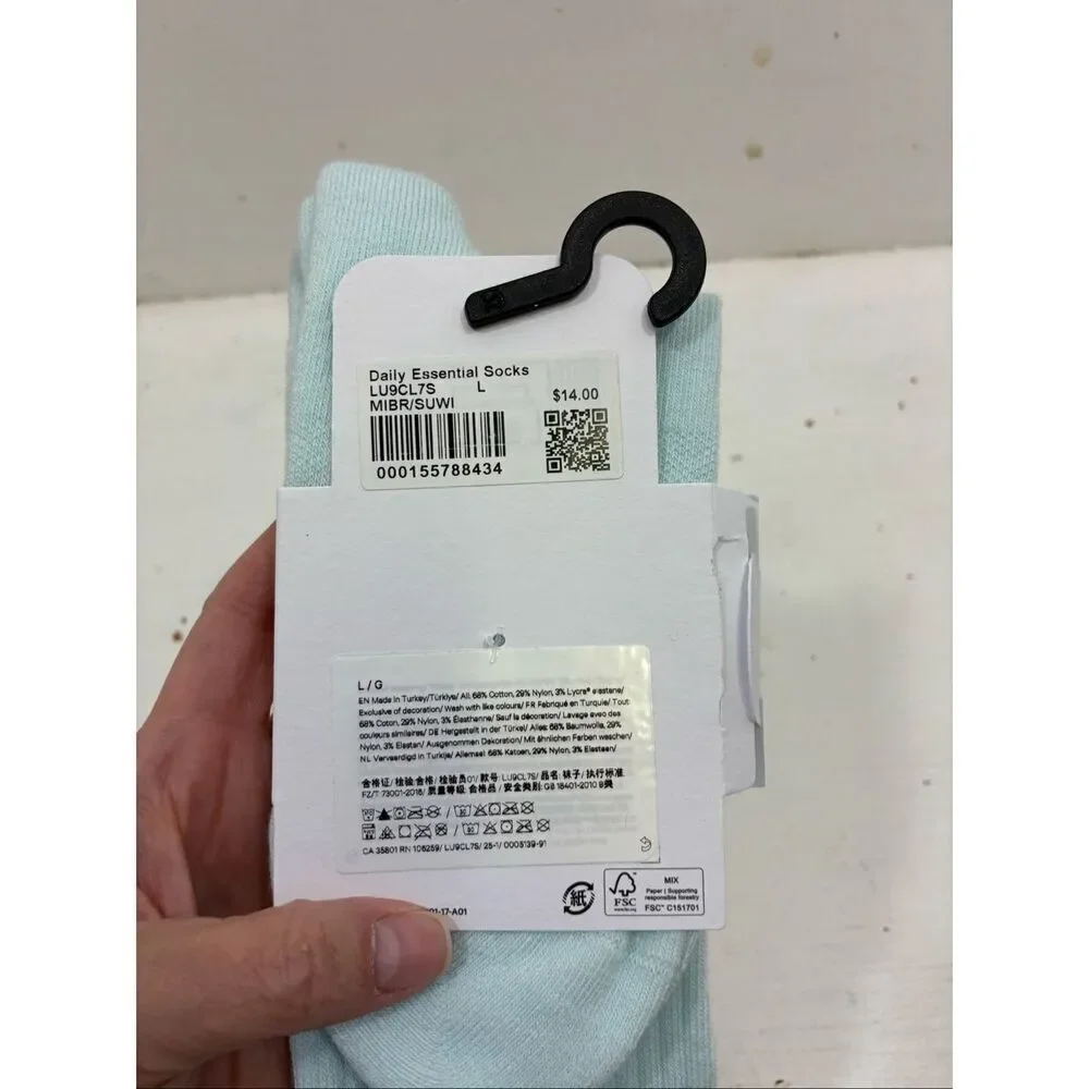 Lululemon NWT Daily Essential Socks in Green Size L